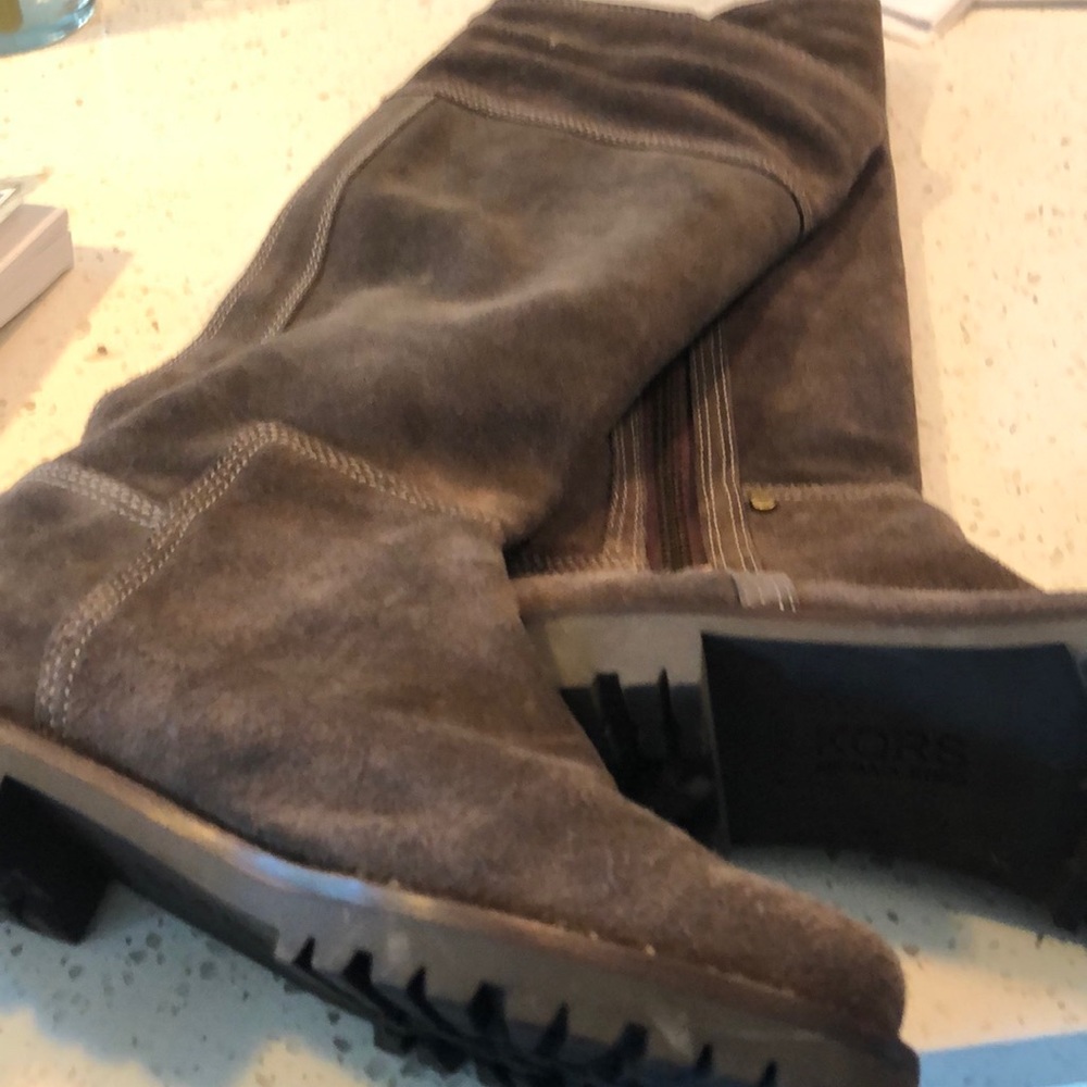 Michael Kors Light Brown Knee High Suede Boots With Small Heel Side Zip Size 6.5 - Picture 11 of 12